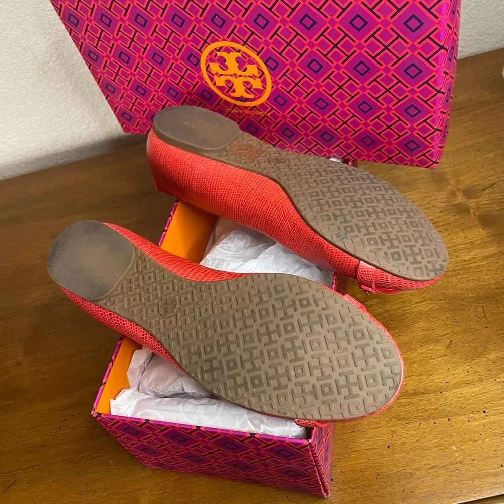Tory Burch ballet Flats, Mellon/pink. Iconic cutout detail miller